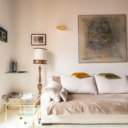Apartament Reginella White *